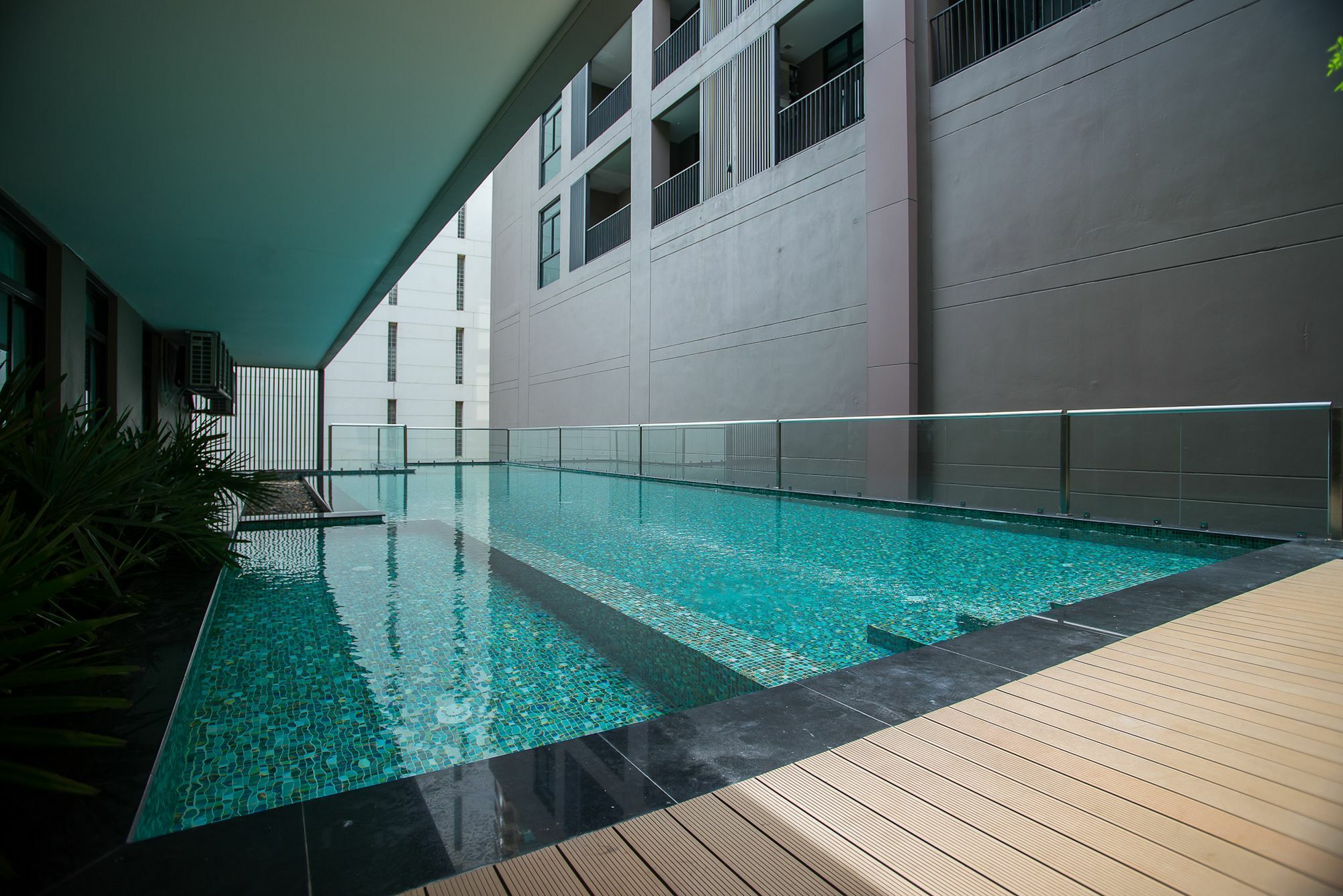 Metropolis Suites Bangkok, Tapestry Collection By Hilton Banguecoque Exterior foto