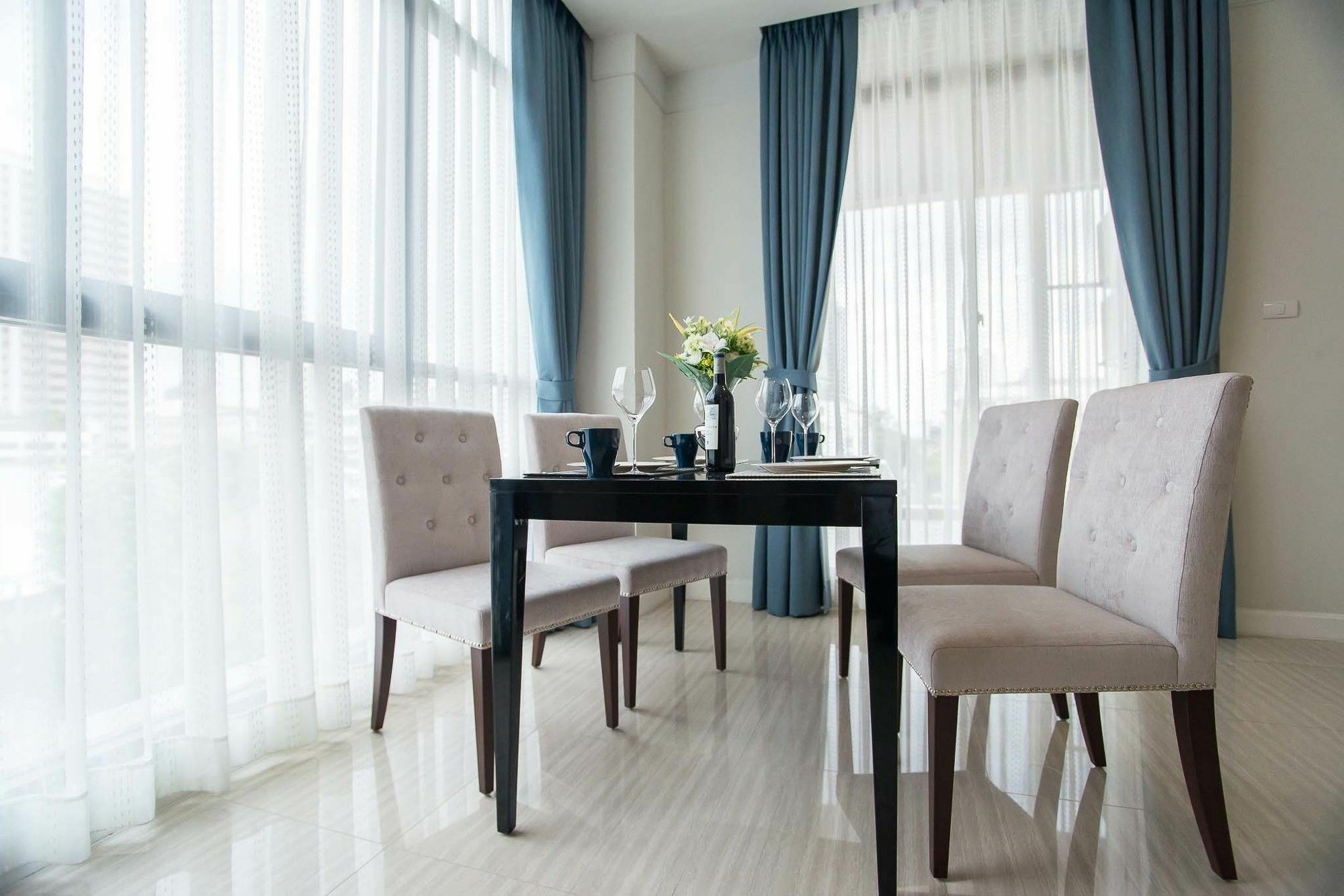Metropolis Suites Bangkok, Tapestry Collection By Hilton Banguecoque Exterior foto